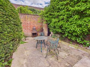 Side Patio- click for photo gallery